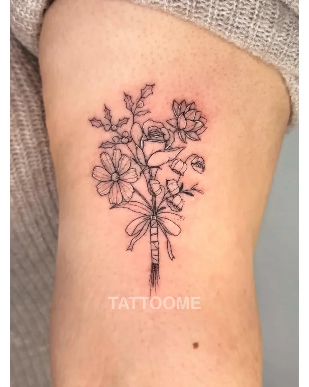 라인워크 꽃다발 - jjun_tattoo