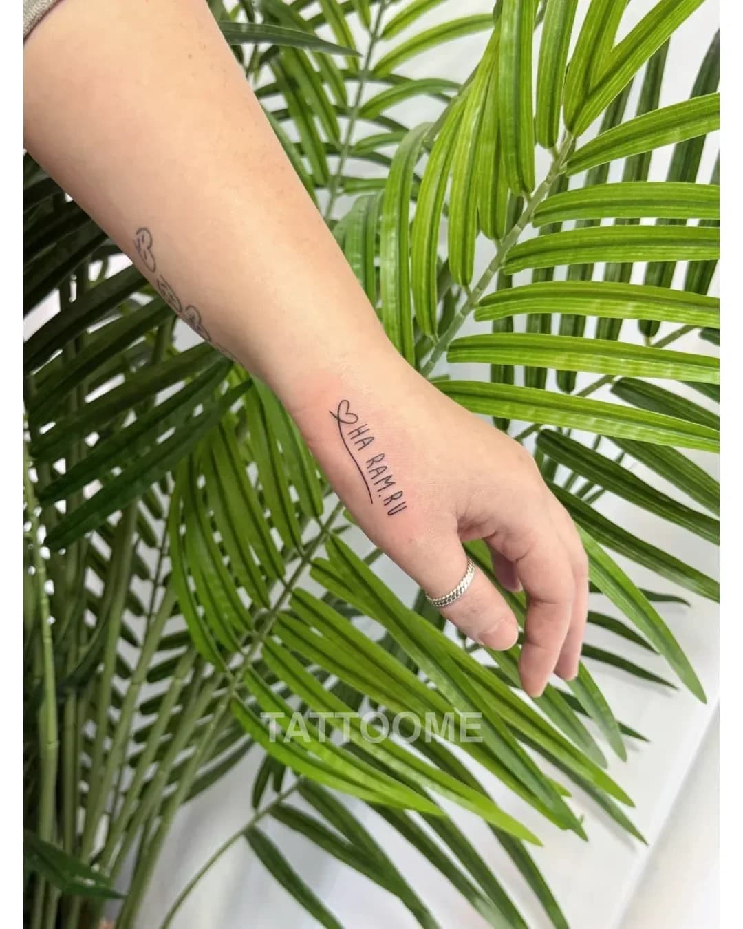 레터링 손등 - tattooist_hush