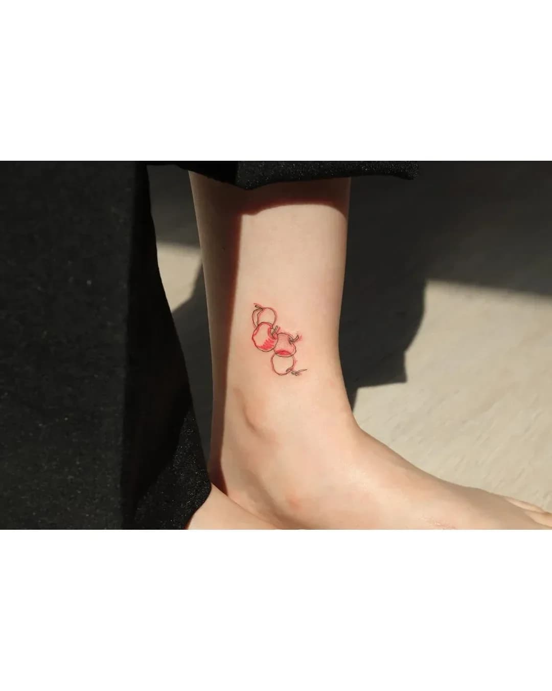 라인워크 사과 - haan_tattoo