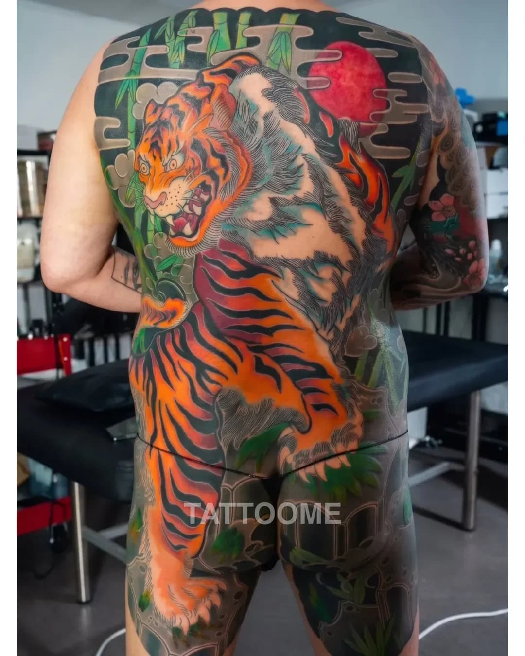 이레즈미 등판 - injection_black_tattoo