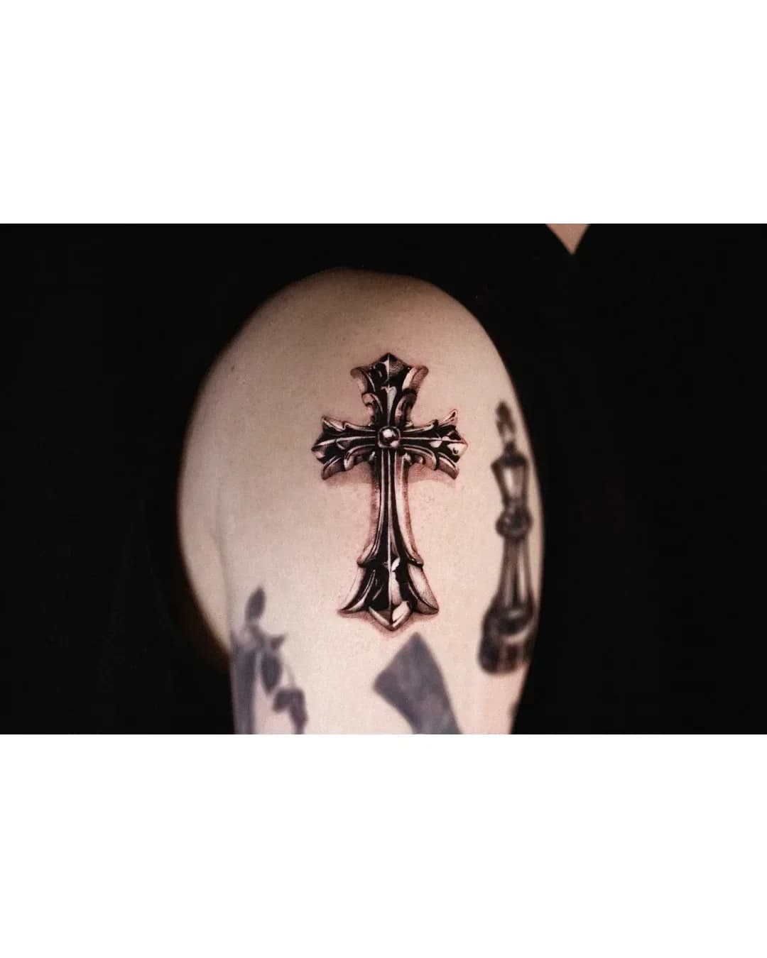 블랙워크 십자가 - laya_tattooer