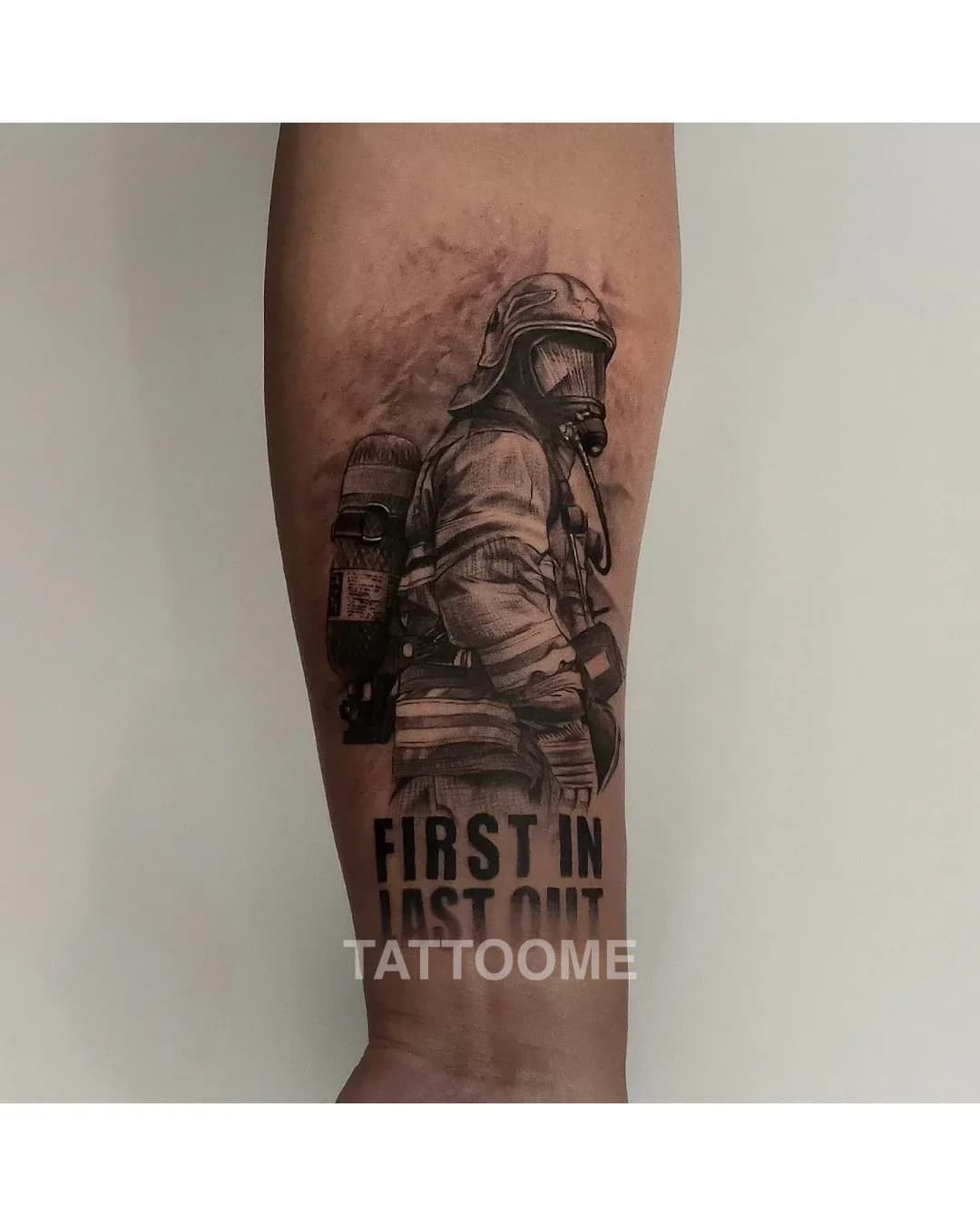 블랙앤그레이 소방관 - tattooist_jaeil